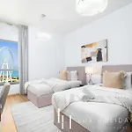 Lux The Premium Dubai Eye View Suite 2